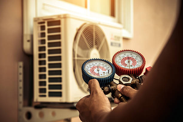Professional Hvac technician working in Draper, UT